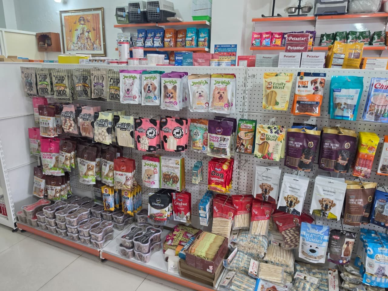 Cat food products at Happy Friends